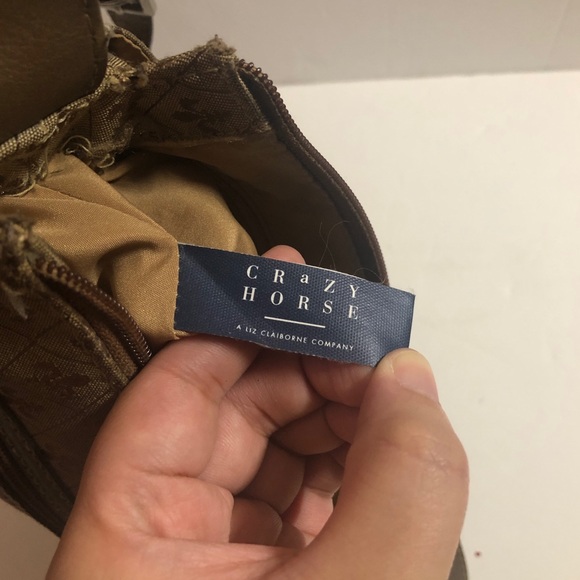 Crazy Horse A Liz Claiborne Company Small Brown Shoulder Purse - Picture 5 of 9